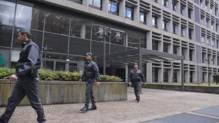 Огромен скандал, полицията нахлу при важни хора