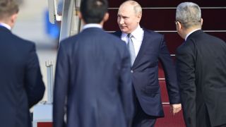 Путин връчи орден за заслуги на отявлен враг на България ВИДЕО