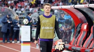 Вратар на Германия виси за Европейското
