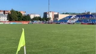 Екшън! Въздушна атака спря футболен мач ВИДЕО