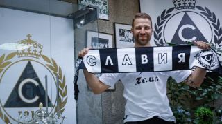 Разделил се с ЦСКА премина в Славия