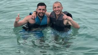 Tурицов и други национали разпускат на Халкидики СНИМКИ