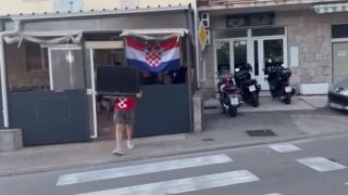 Не правете това у дома! Хървати си отмъстиха на телевизори заради загубата на Евро 2024