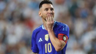 Меси изпуснал космическа сума заради семейството си