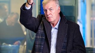 Ексклузивно: Ас на Левски не издържа, скочи на Сираков