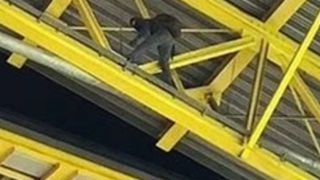Разкриха кой е маскираният с раницата, всял смут на Европейското