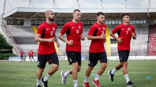Локомотив София се спаси в края срещу Миньор