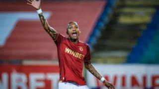 Взривяващ дебют за Каранга със синята фланелка СНИМКА