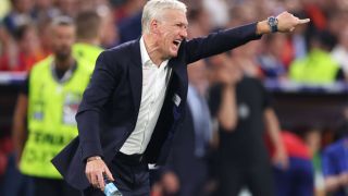 Журналист изкара Дешан извън релси