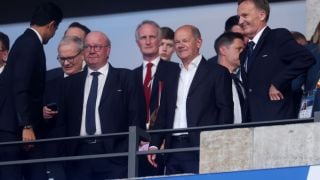 Германският канцлер със силни думи, заря в Берлин