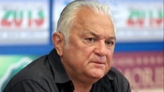 Сашо Диков става на 72