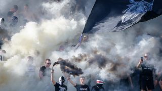 Феновете на Локо Пд изкупиха билетите като топъл хляб