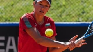 Пропуснати два мачбола лишиха Каратанчева от титла 