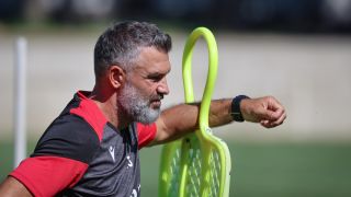 Томислав Стипич избира между двама българи
