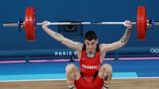 Тотален провал за наш щангист