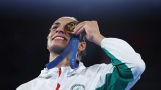 Един от джендърите в Париж скочи на милиардери