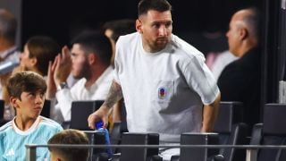 Меси поиска огромна компенсация заради екшъна във вилата му