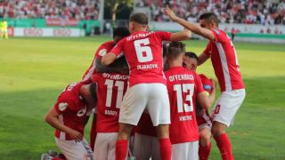 Аматьори хвърлиха бомба в Германия