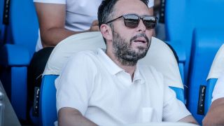 Шефовете на ЦСКА гледат невярващо, Стипич се хвана за главата
