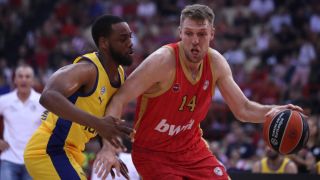 Везенков блести при завръщането си за Олимпиакос