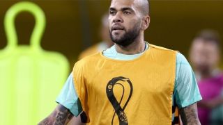 Изнасилвачът Дани Алвес отново играе футбол ВИДЕО