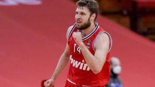 Везенков с първи трофей с Олимпиакос след завръщането