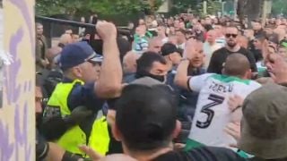 Извънредно: Бой във Варна! Полицаи налагат с палки ВИДЕО 18+