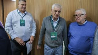 Любо Ганев непоклатим, остава начело на волейбола