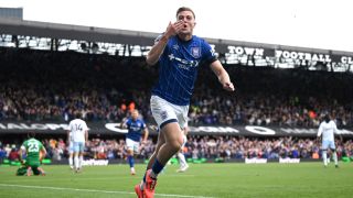 Младок влезе в историята на Ипсуич срещу Астън Вила