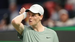 Световният №1 счупи ракетата на съперник СНИМКА