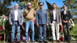 ЦСКА уважи празника на военния парашутист