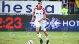 Вальо Антов вкара гол, направи дузпа и напусна с контузия