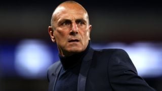 Уволнен треньор след загуба с 0:5