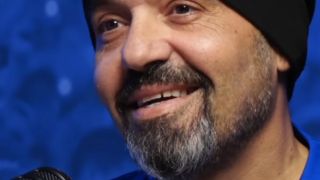 Дичо запя любимата си левскарска песен ВИДЕО