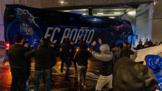 Нападнаха с ракети боса и автобуса на Порто ВИДЕО