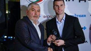 Антон Генов връчи дипломи 