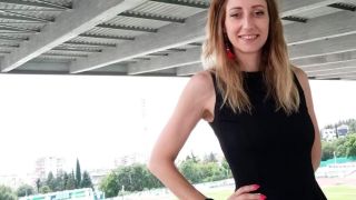 Фенка на Берое прикова вниманието 