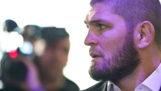Скандал с легенда в бойните спортове, свалиха го от самолета! ВИДЕО