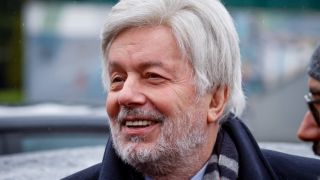 Валентин Михов става на 71