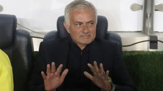 Пропадна треньорският дуел между Мъри и Моуриньо