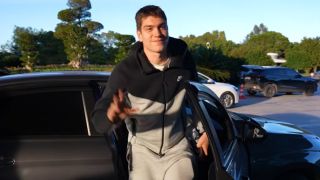 Ето как посрещнаха Лапоухов в ЦСКА ВИДЕО