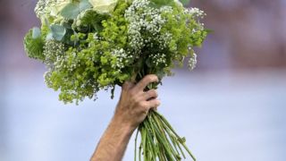 Световна звезда идва в дома на известен българин, за да поиска прошка УНИКАЛНА СНИМКА