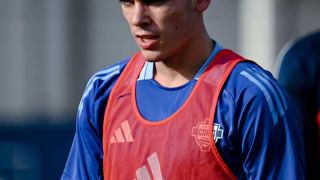 Фабрегас си осигури играчи от Барса и Флоренция