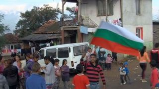 Кървава обида "той е чист мангал" към известна личност  взривява ромите в България