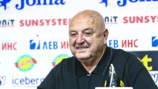 Венци Стефанов скочи на феновете на ЦСКА: Това са свине! Ще си платят като попове
