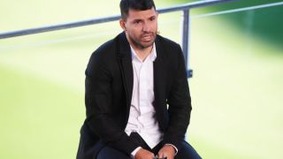 Молете се за топките му! Феновете безпощадни към аржентинска легенда