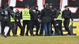 Страшен скандал в Пловдив! Фенове набиха човек от БФС - бивш полицай! ВИДЕО 18+
