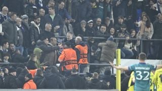 Бой прекъсна мач от Лига Европа ВИДЕО 18+