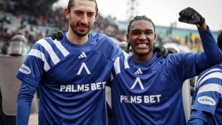 Сърцат бранител посреща феновете на Левски преди мача със Славия