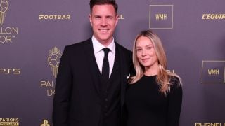 Бившата съпруга на Тер Щеген му изневерявала със...
